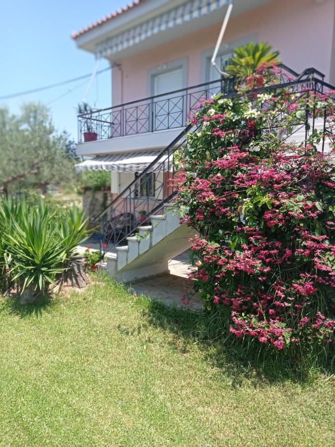 Dimitra's Garden Holiday home